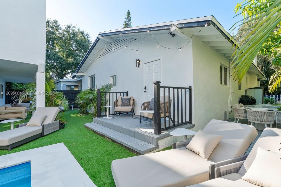 For Rent: $13,000 (6 beds, 4 baths, 2343 Square Feet)