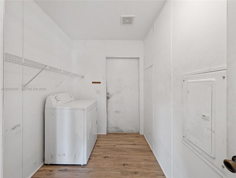 For Sale: $174,000 (3 beds, 2 baths, 722 Square Feet)