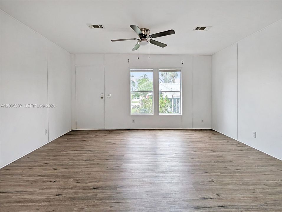 For Sale: $174,000 (3 beds, 2 baths, 722 Square Feet)