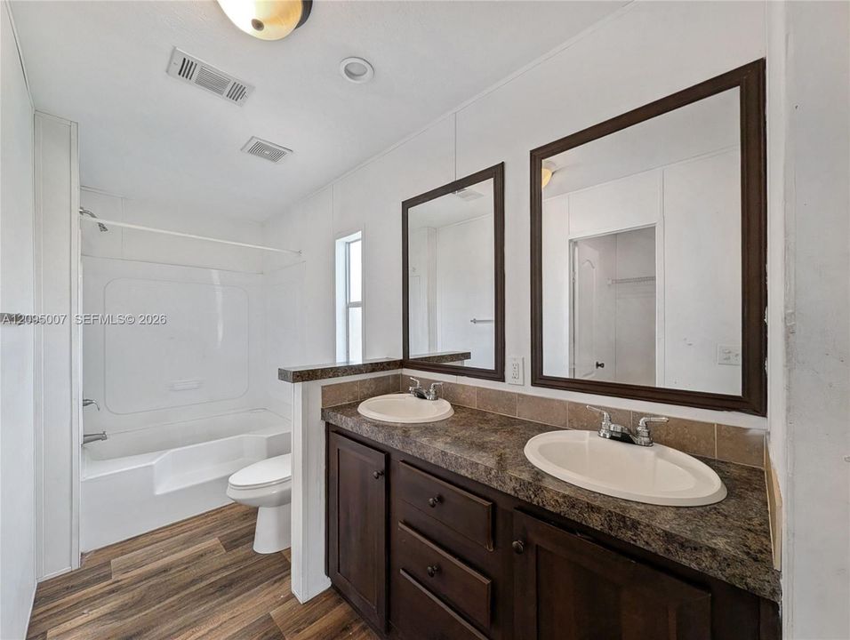 For Sale: $174,000 (3 beds, 2 baths, 722 Square Feet)