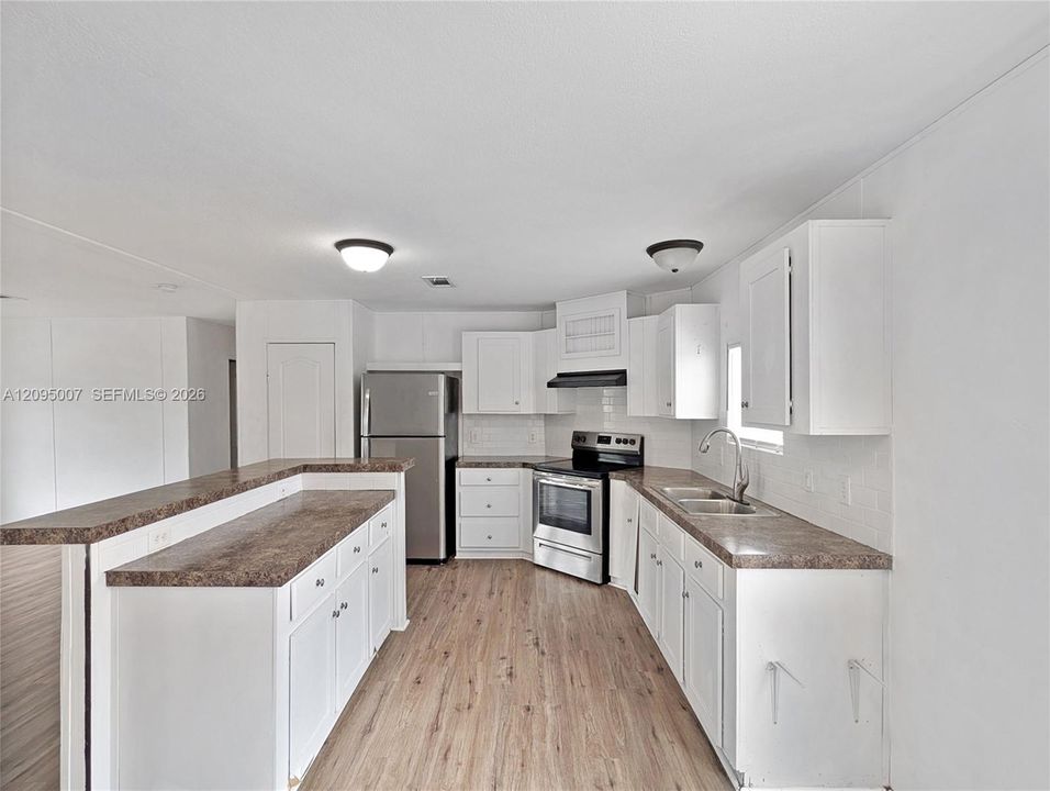 For Sale: $174,000 (3 beds, 2 baths, 722 Square Feet)