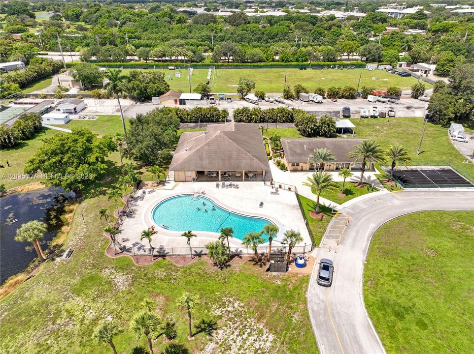 For Sale: $174,000 (3 beds, 2 baths, 722 Square Feet)