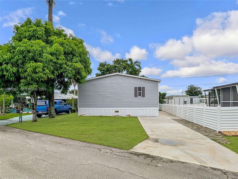 For Sale: $174,000 (3 beds, 2 baths, 722 Square Feet)