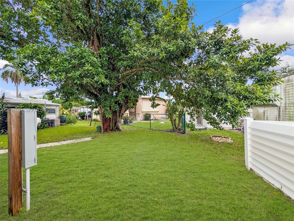 For Sale: $174,000 (3 beds, 2 baths, 722 Square Feet)