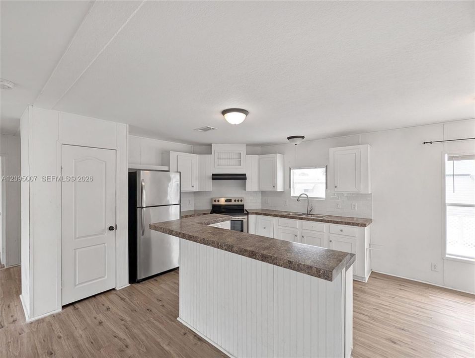 For Sale: $174,000 (3 beds, 2 baths, 722 Square Feet)
