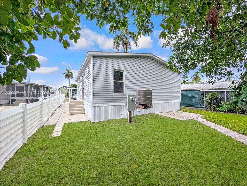 For Sale: $174,000 (3 beds, 2 baths, 722 Square Feet)