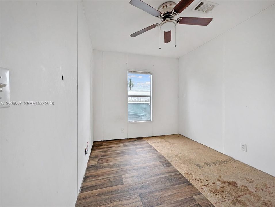 For Sale: $174,000 (3 beds, 2 baths, 722 Square Feet)