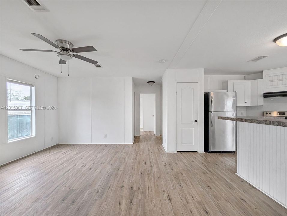 For Sale: $174,000 (3 beds, 2 baths, 722 Square Feet)