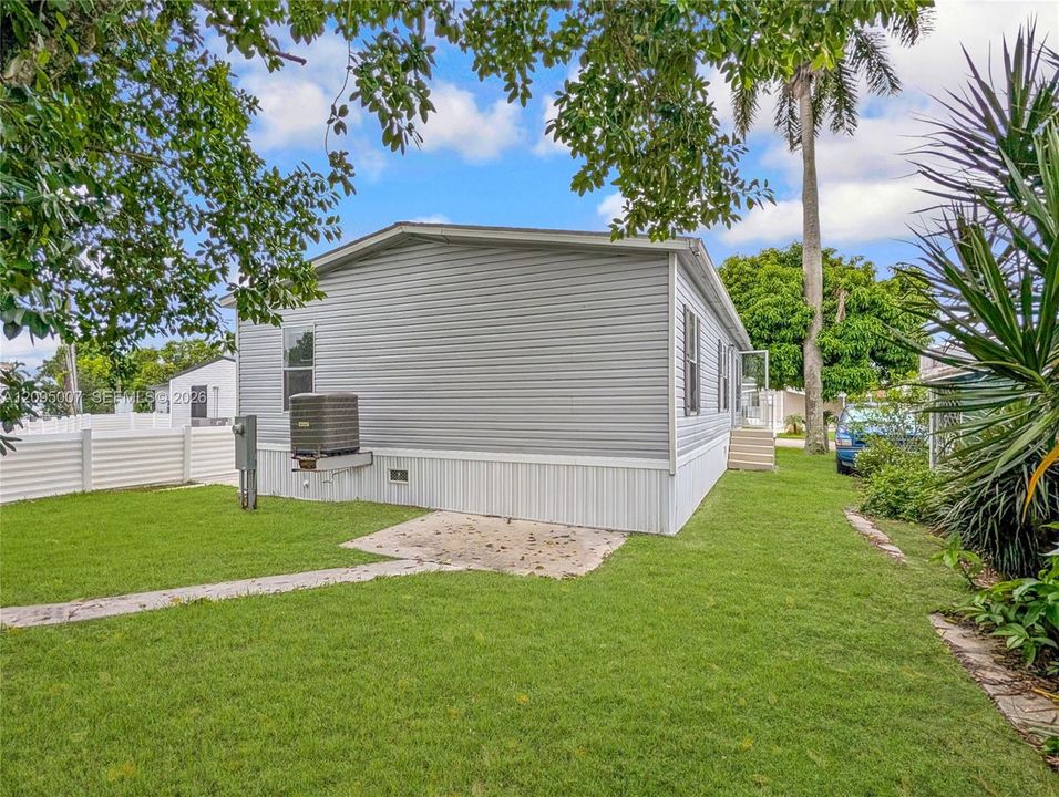 For Sale: $174,000 (3 beds, 2 baths, 722 Square Feet)