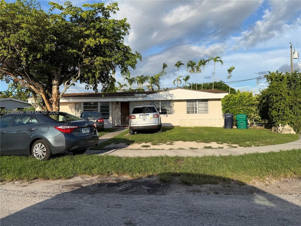 For Sale: $700,000 (3 beds, 2 baths, 1500 Square Feet)