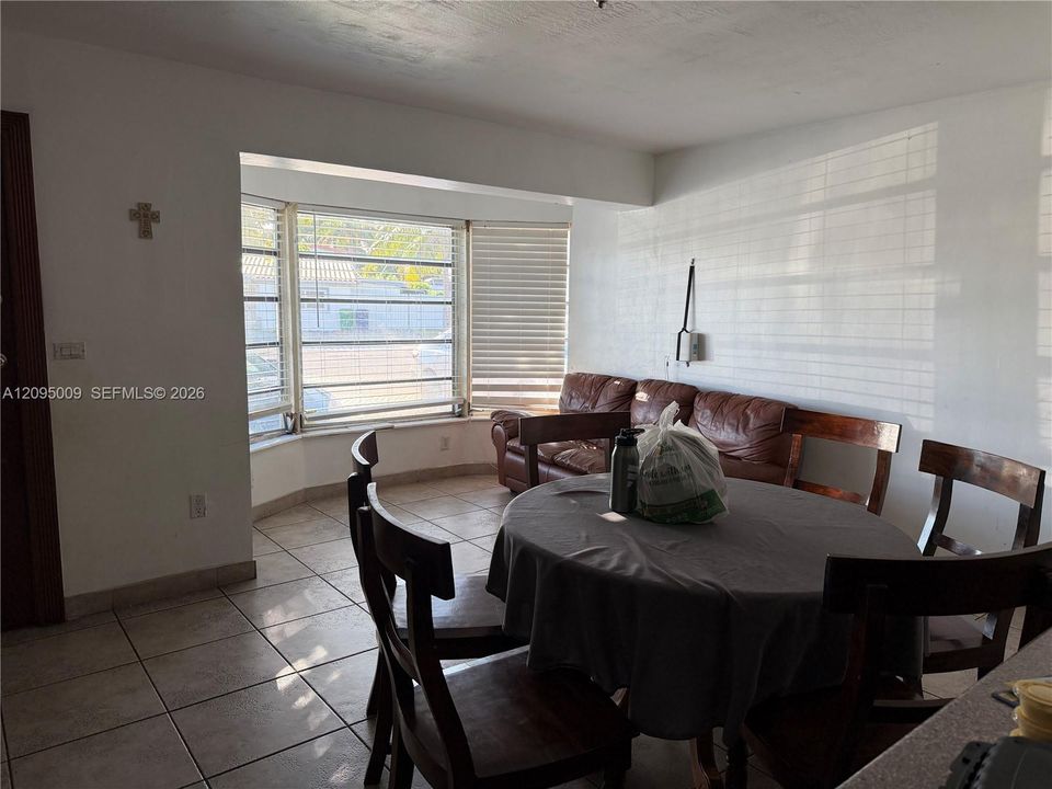 For Sale: $700,000 (3 beds, 2 baths, 1500 Square Feet)