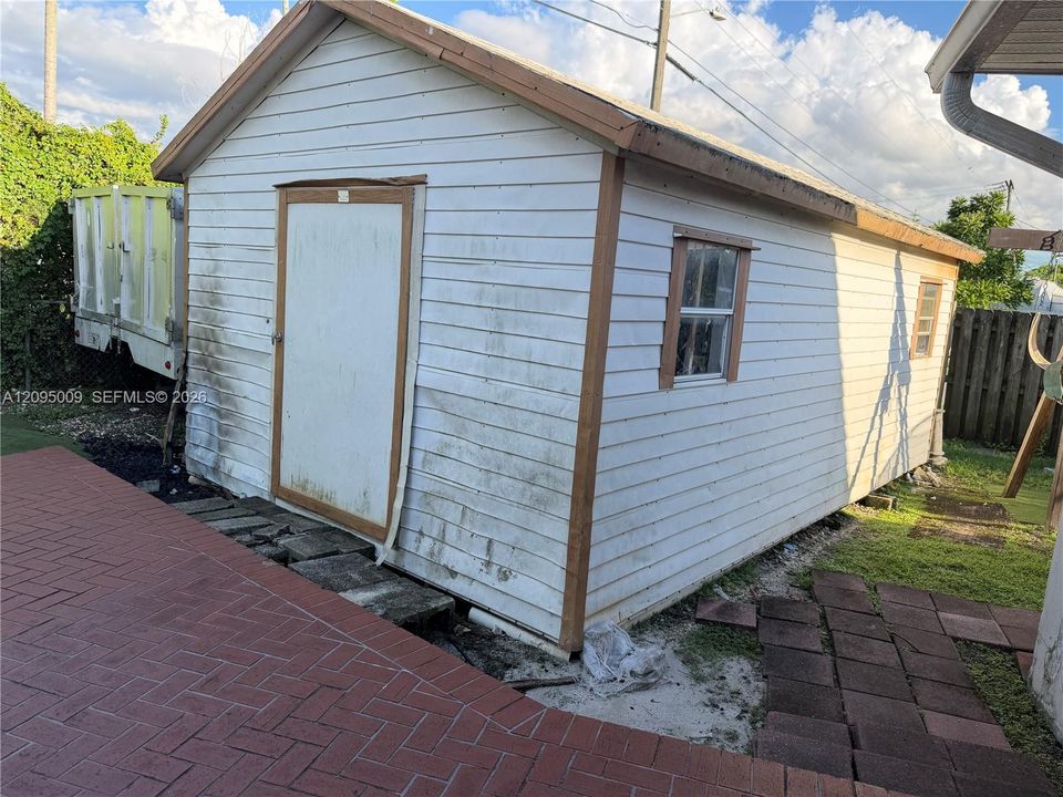 For Sale: $700,000 (3 beds, 2 baths, 1500 Square Feet)
