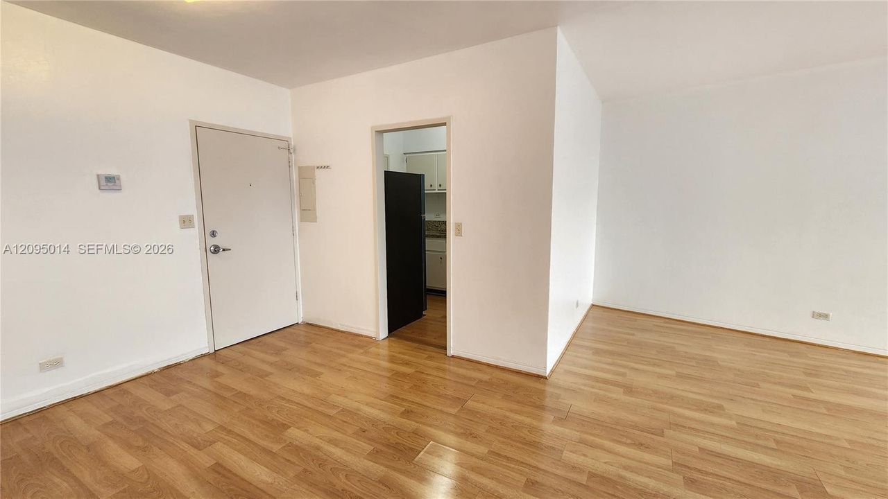 For Rent: $2,250 (1 beds, 1 baths, 750 Square Feet)