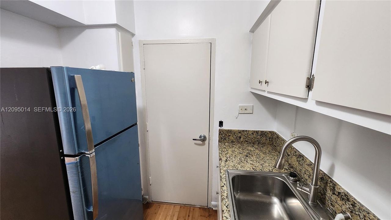 For Rent: $2,250 (1 beds, 1 baths, 750 Square Feet)