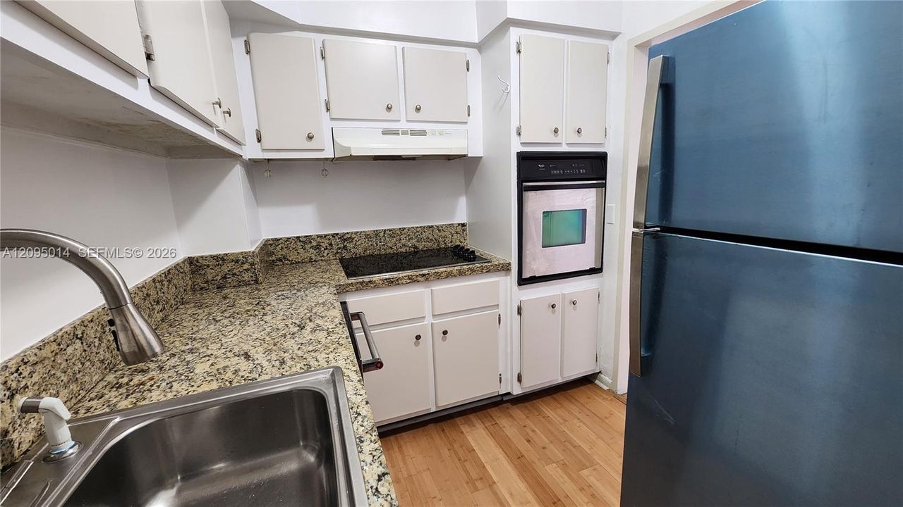 For Rent: $2,250 (1 beds, 1 baths, 750 Square Feet)