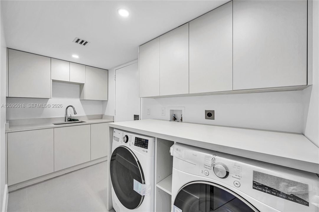 For Sale: $1,225,000 (3 beds, 2 baths, 2470 Square Feet)