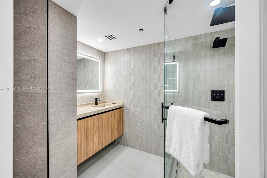 For Sale: $1,225,000 (3 beds, 2 baths, 2470 Square Feet)