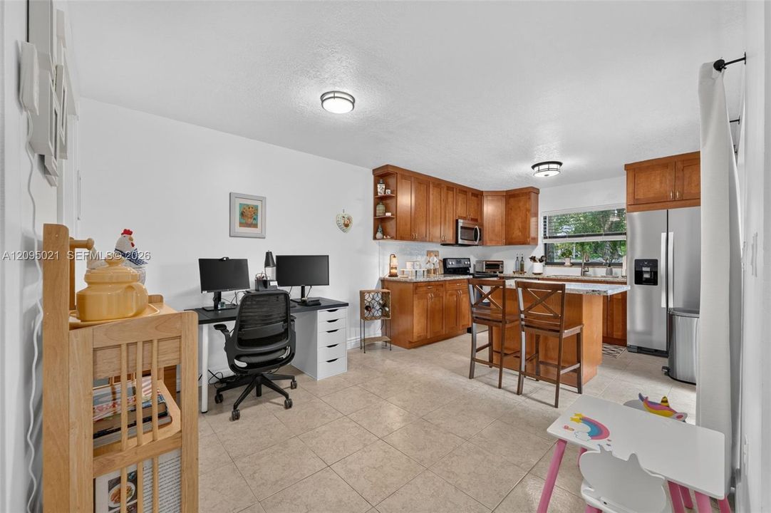 For Sale: $370,000 (2 beds, 2 baths, 1302 Square Feet)