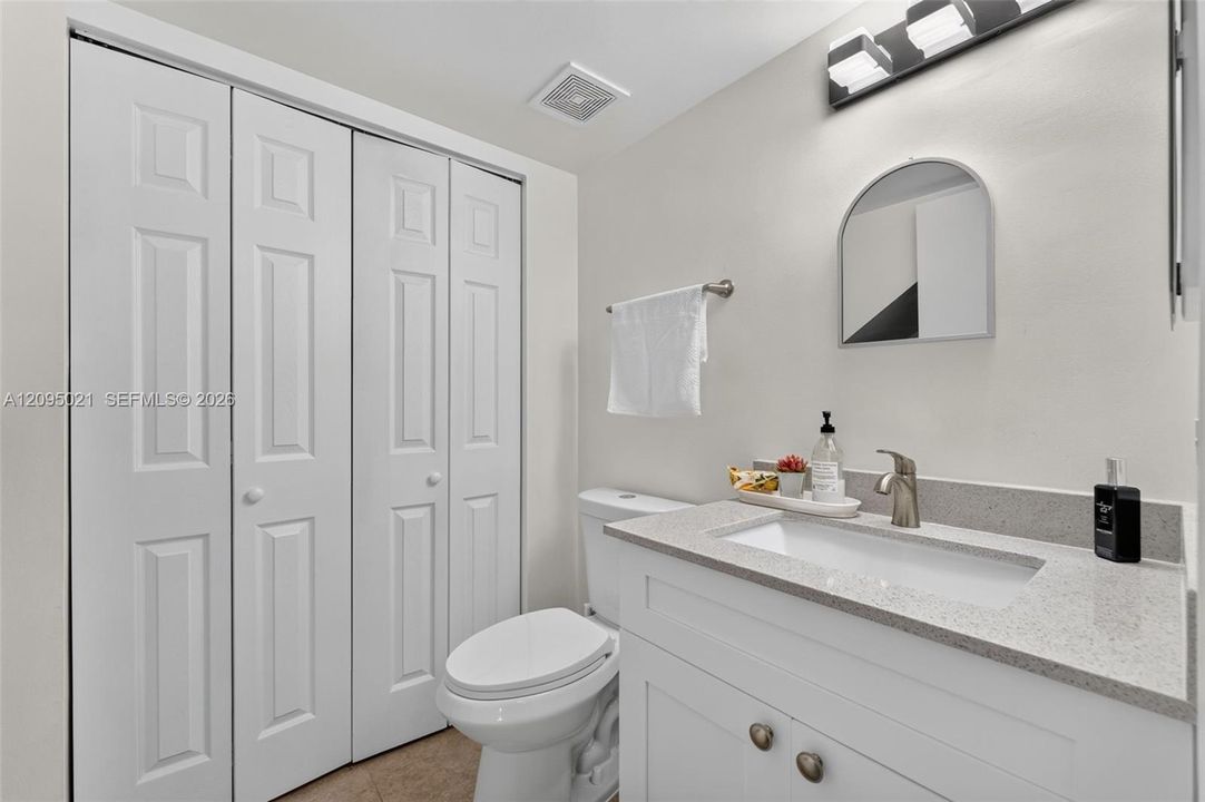 For Sale: $370,000 (2 beds, 2 baths, 1302 Square Feet)