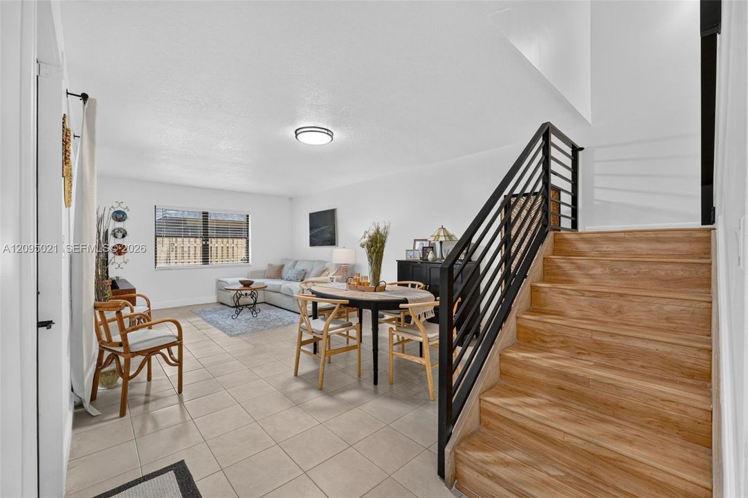For Sale: $370,000 (2 beds, 2 baths, 1302 Square Feet)