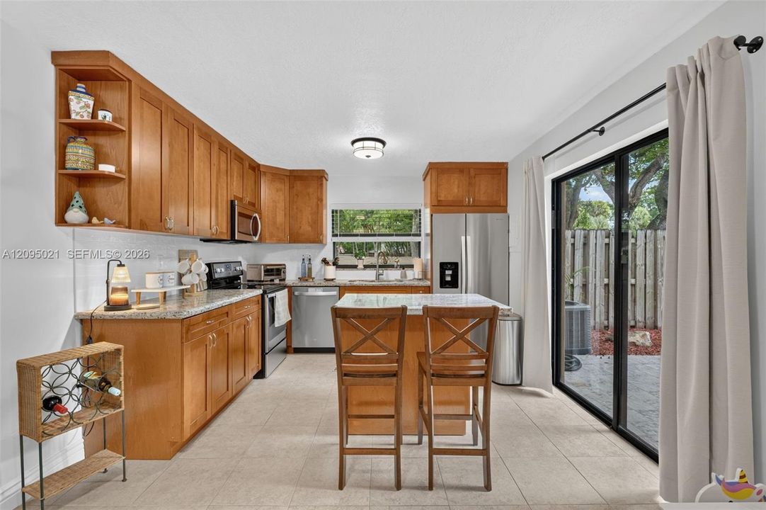 For Sale: $370,000 (2 beds, 2 baths, 1302 Square Feet)