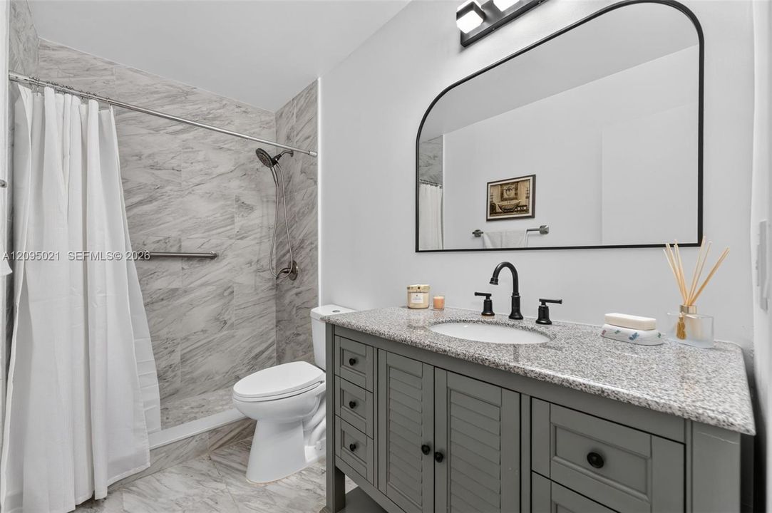 For Sale: $370,000 (2 beds, 2 baths, 1302 Square Feet)