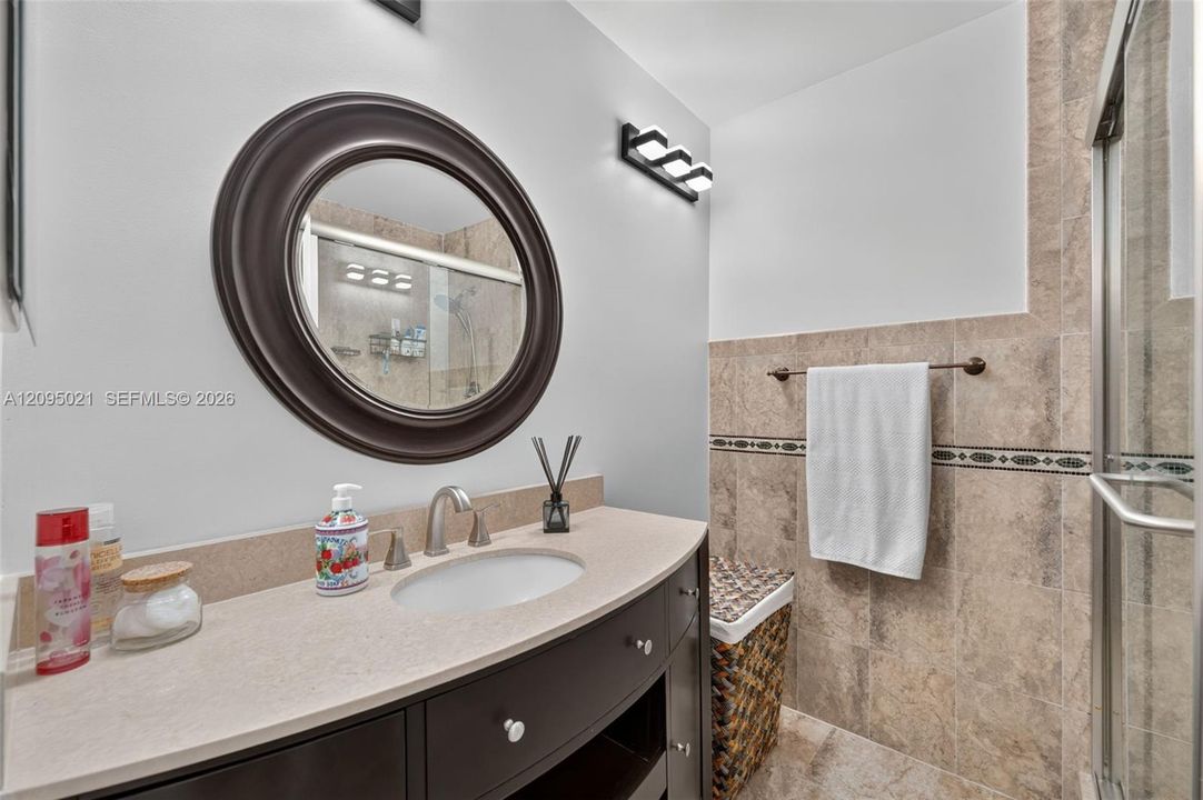 For Sale: $370,000 (2 beds, 2 baths, 1302 Square Feet)