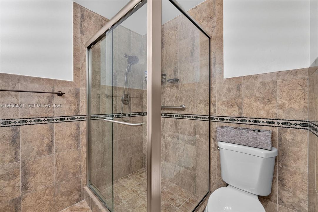 For Sale: $370,000 (2 beds, 2 baths, 1302 Square Feet)