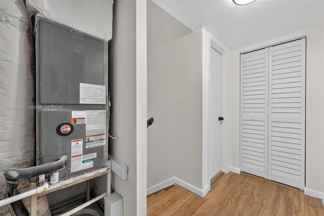 For Sale: $370,000 (2 beds, 2 baths, 1302 Square Feet)