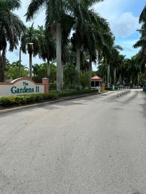 For Rent: $1,700 (2 beds, 2 baths, 815 Square Feet)