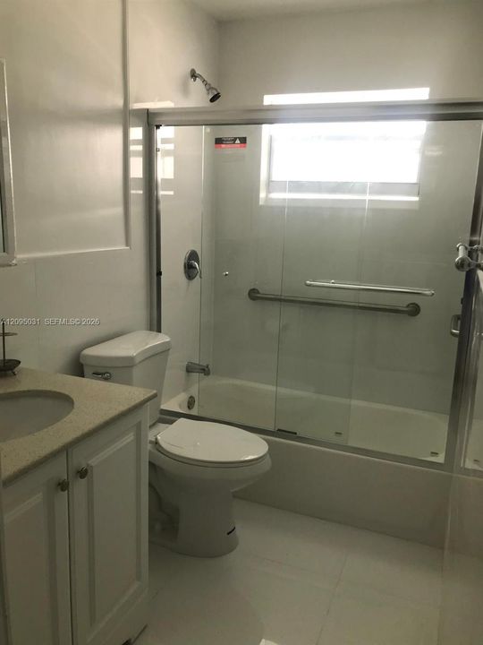 В аренду: $2,400 (1 спален, 1 ванн, 720 Квадратных фут)