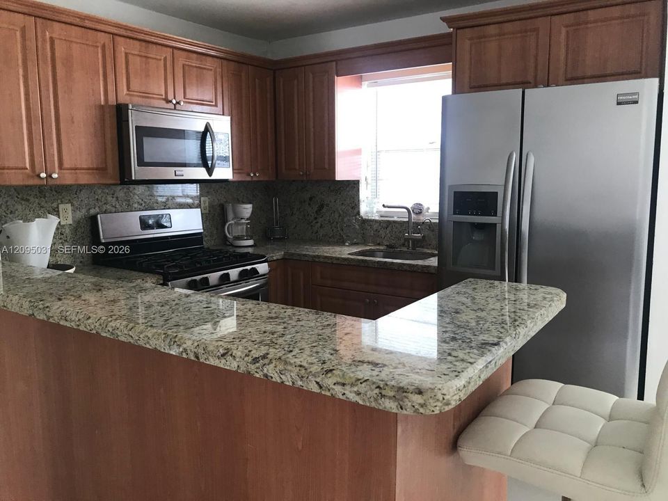 В аренду: $2,400 (1 спален, 1 ванн, 720 Квадратных фут)