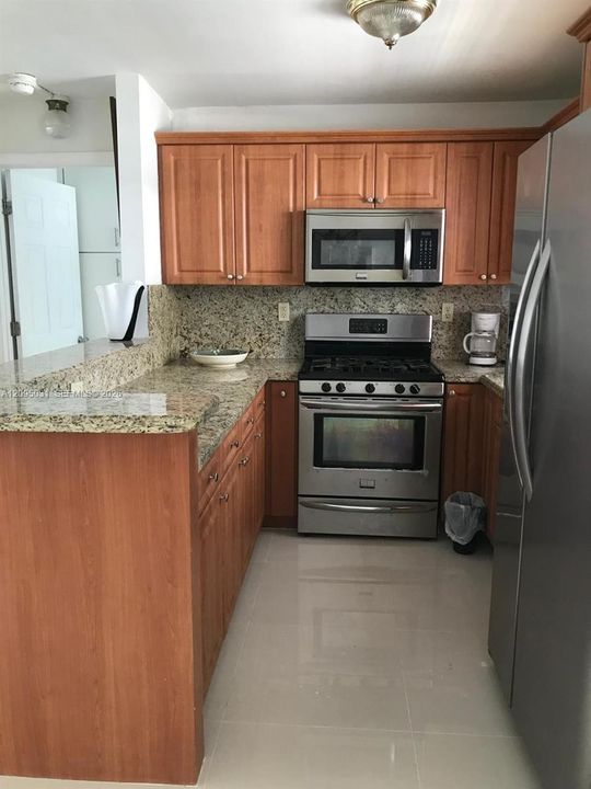 В аренду: $2,400 (1 спален, 1 ванн, 720 Квадратных фут)