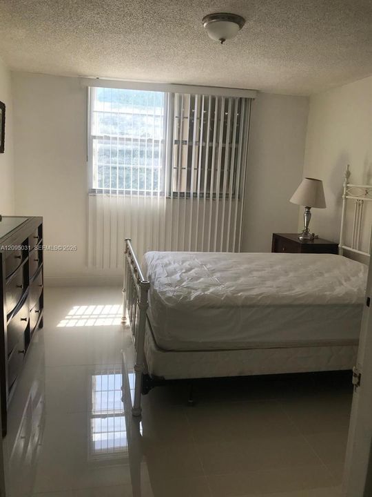 В аренду: $2,400 (1 спален, 1 ванн, 720 Квадратных фут)