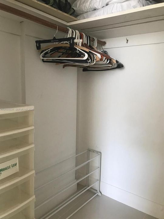 В аренду: $2,400 (1 спален, 1 ванн, 720 Квадратных фут)