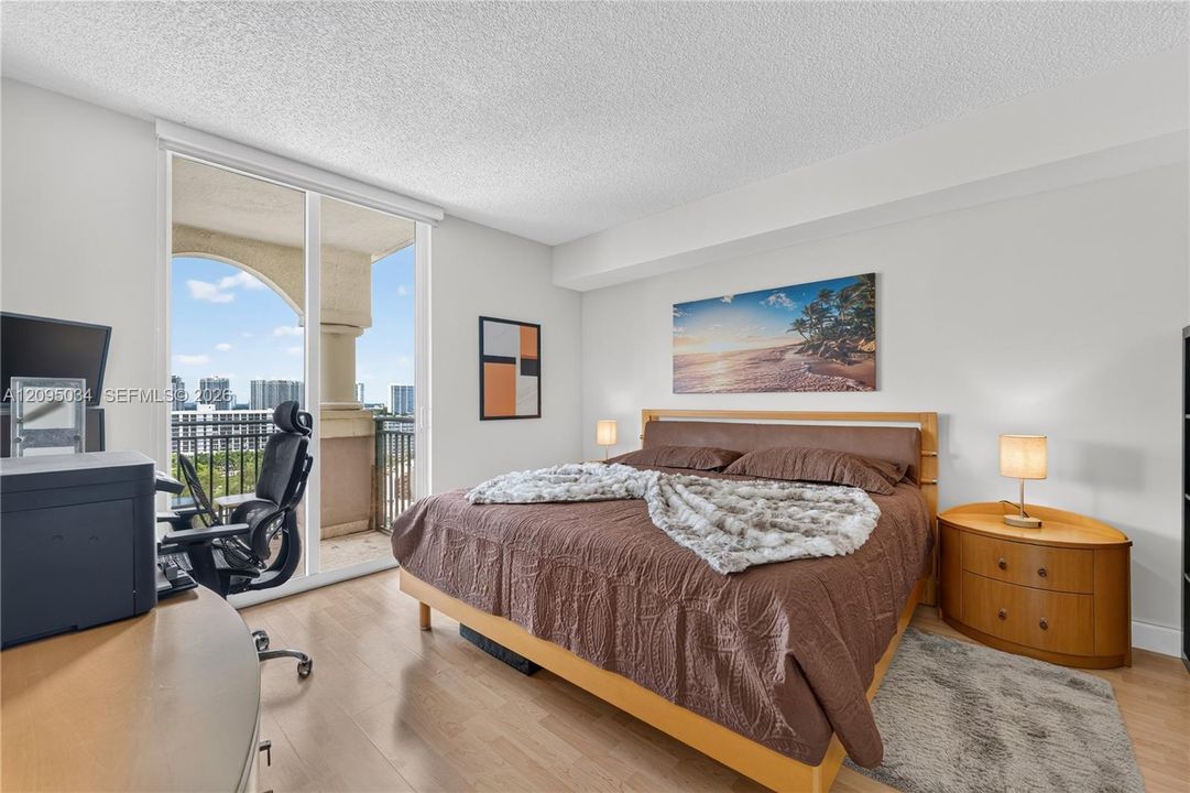 En Venta: $725,000 (2 camas, 2 baños, 1141 Pies cuadrados)