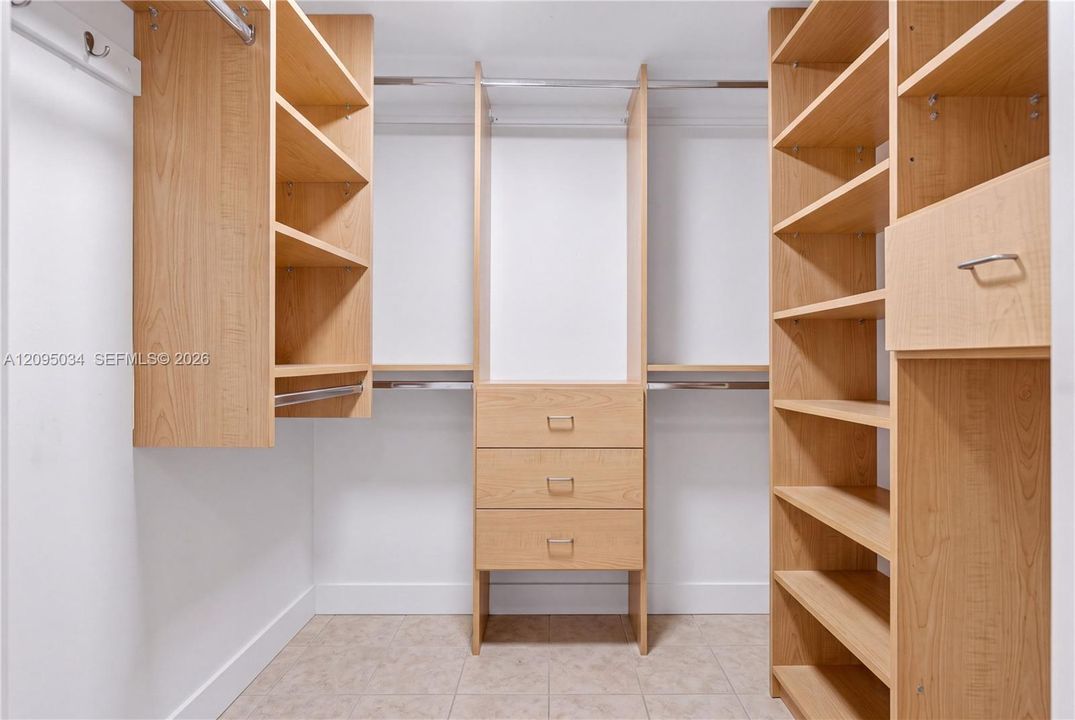 En Venta: $725,000 (2 camas, 2 baños, 1141 Pies cuadrados)