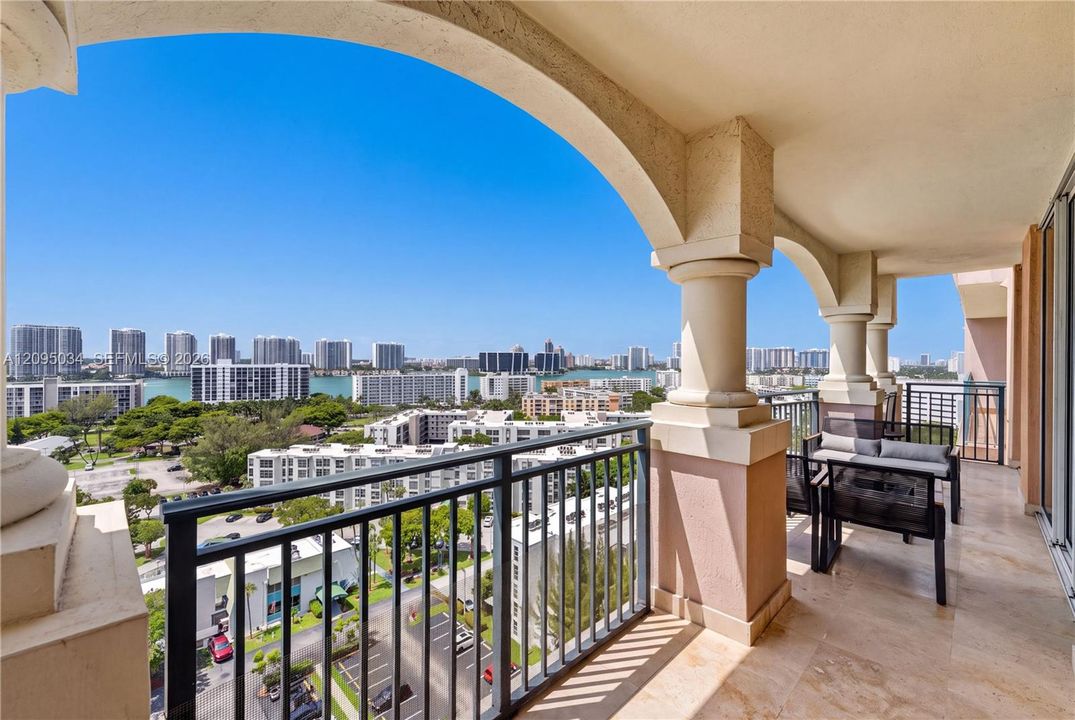 En Venta: $725,000 (2 camas, 2 baños, 1141 Pies cuadrados)