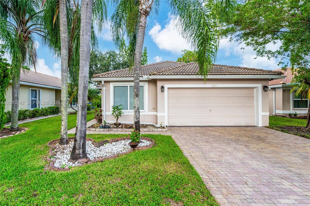 For Sale: $599,999 (3 beds, 2 baths, 1400 Square Feet)