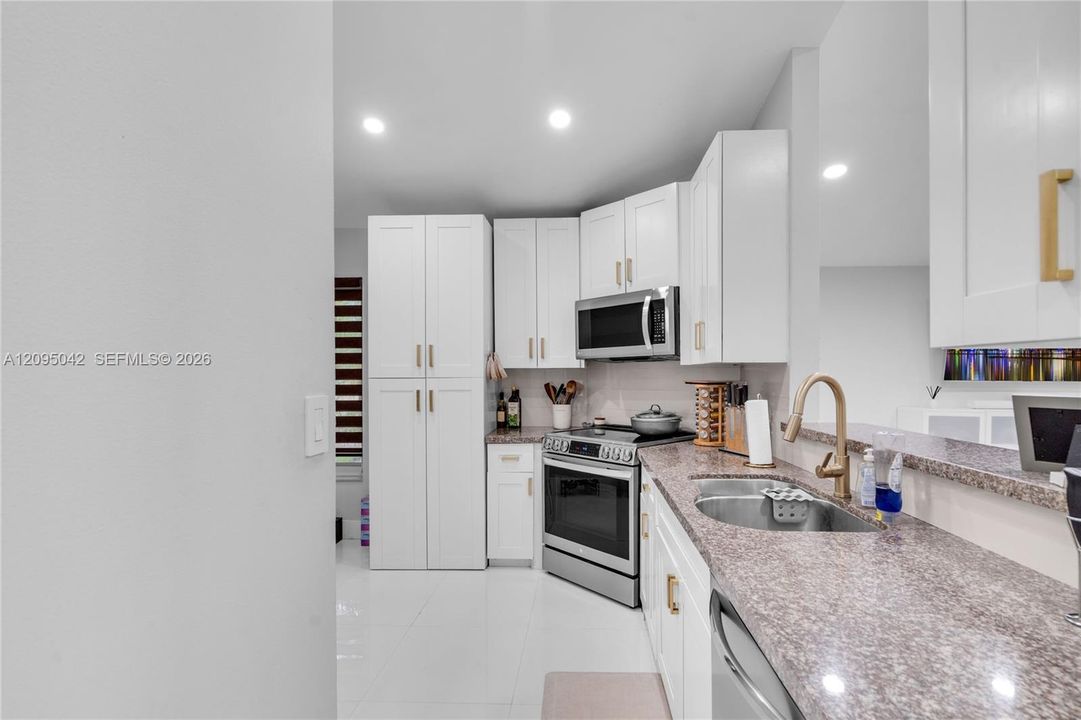 For Sale: $599,999 (3 beds, 2 baths, 1400 Square Feet)