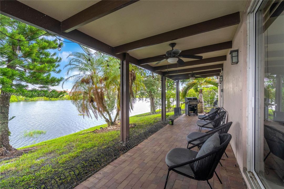 For Sale: $599,999 (3 beds, 2 baths, 1400 Square Feet)