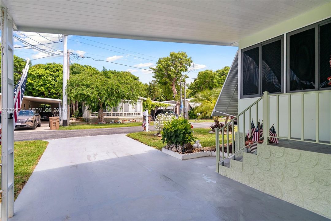 For Sale: $499,000 (2 beds, 2 baths, 1056 Square Feet)