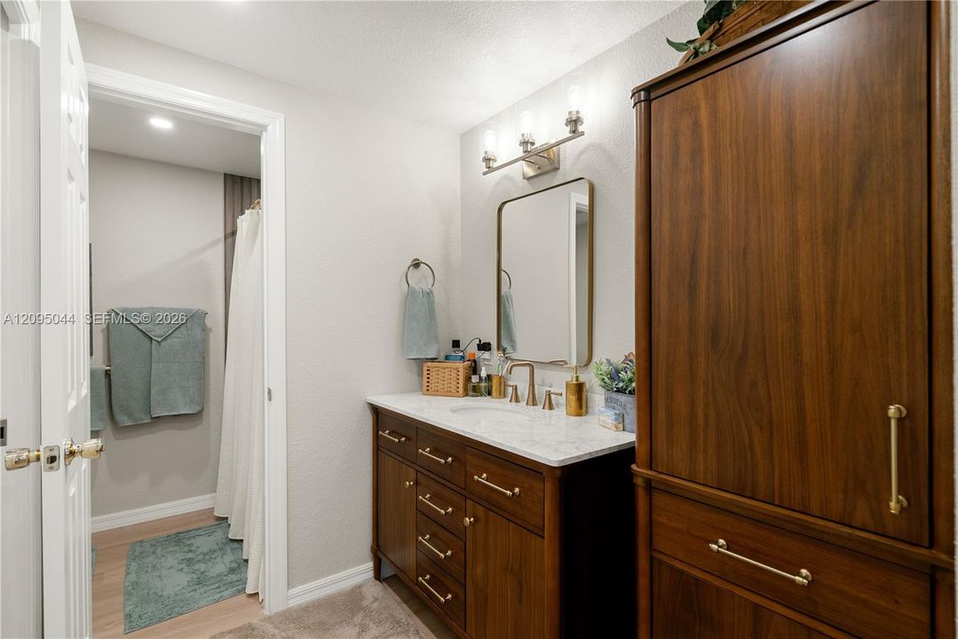 For Sale: $499,000 (2 beds, 2 baths, 1056 Square Feet)