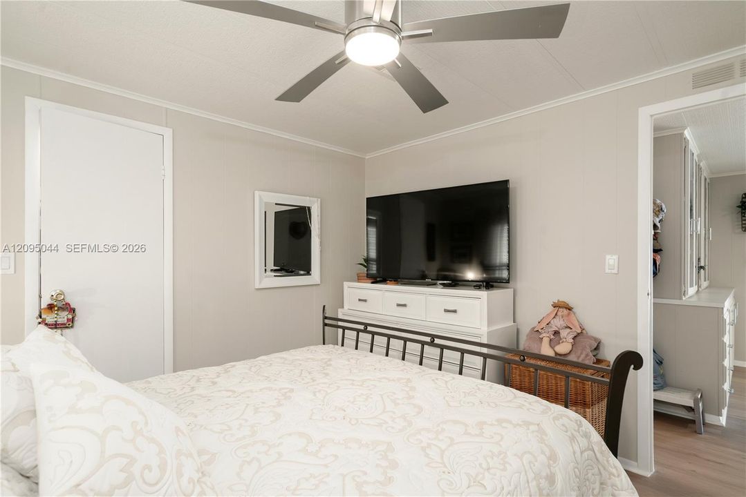 For Sale: $499,000 (2 beds, 2 baths, 1056 Square Feet)