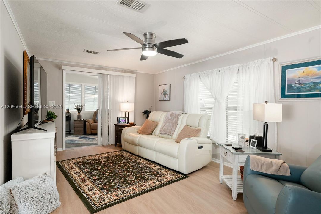 For Sale: $499,000 (2 beds, 2 baths, 1056 Square Feet)