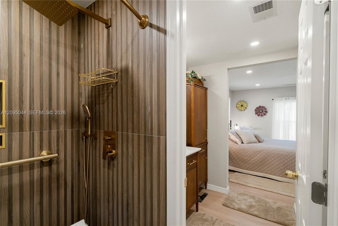 For Sale: $499,000 (2 beds, 2 baths, 1056 Square Feet)