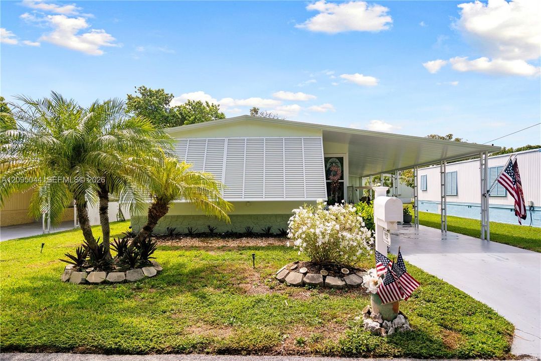 For Sale: $499,000 (2 beds, 2 baths, 1056 Square Feet)