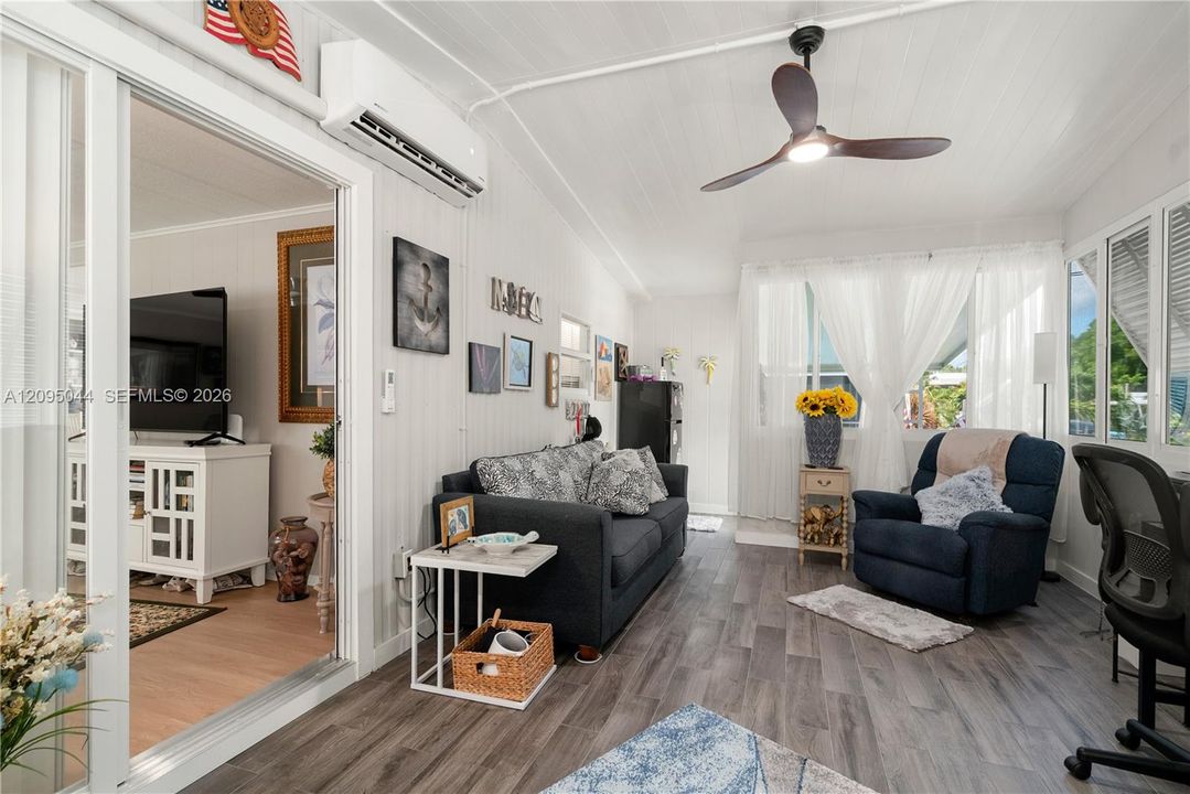 For Sale: $499,000 (2 beds, 2 baths, 1056 Square Feet)