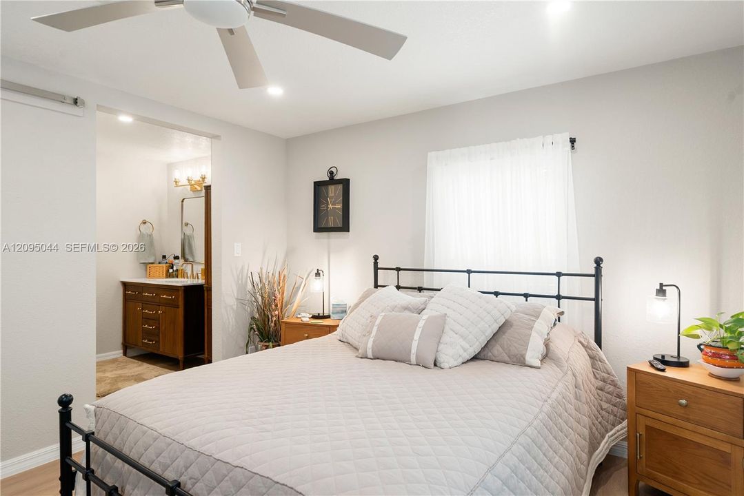 For Sale: $499,000 (2 beds, 2 baths, 1056 Square Feet)