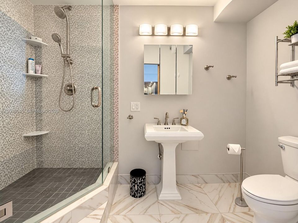 En Venta: $339,000 (1 camas, 2 baños, 762 Pies cuadrados)
